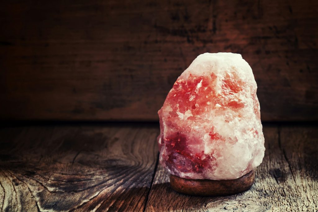 Salt lamps of pink Himalayan salt